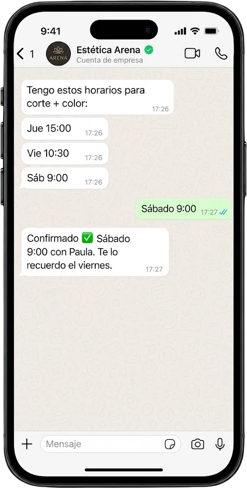 iPhone con un chat de WhatsApp: el bot de Estética Arena ofrece horarios para corte y color, y confirma el turno del sábado a las 9:00 con Paula avisando que lo recuerda el viernes